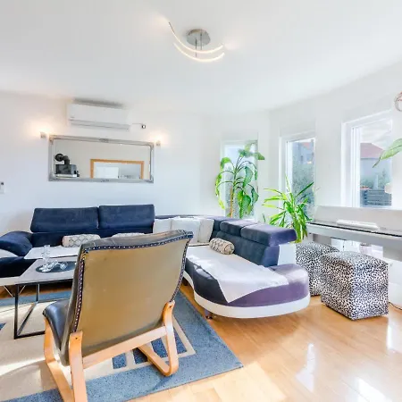 Holiday Home Queen Ahn With Heated Pool By Interhome *