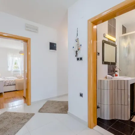 Queen Ahn By Interhome *