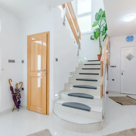 Queen Ahn By Interhome Kaštela