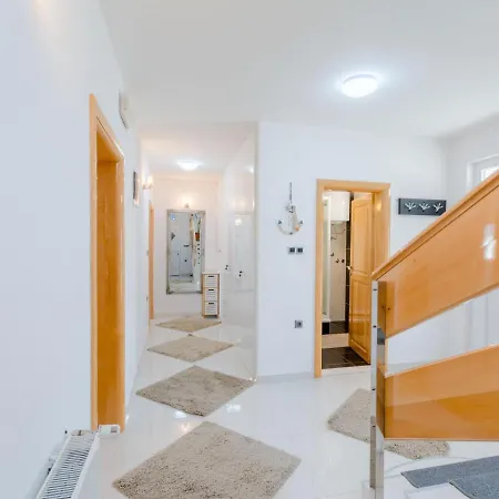 Queen Ahn By Interhome Nyaraló Kaštela