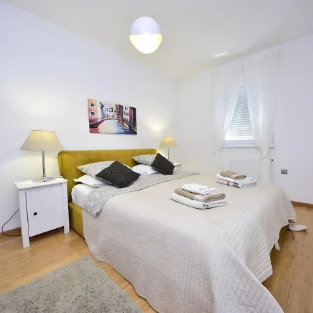 Queen Ahn By Interhome Nyaraló Kaštela