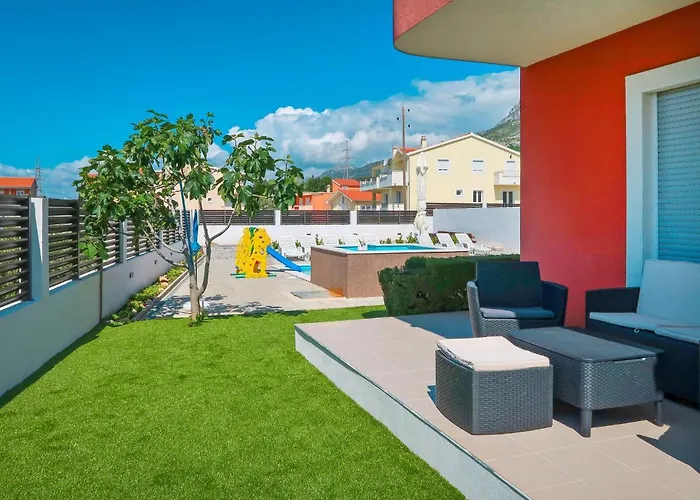 Queen Ahn With Heated Pool By Interhome * Каштела