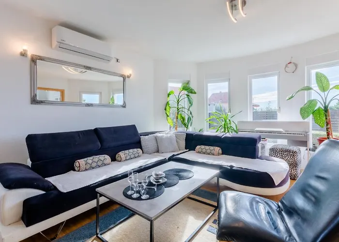 Дом отдыха Queen Ahn With Heated Pool By Interhome Каштела